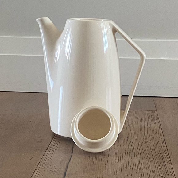 Claudia Shwide 1.6L tea pot in the colour cream - Picture 2 of 4